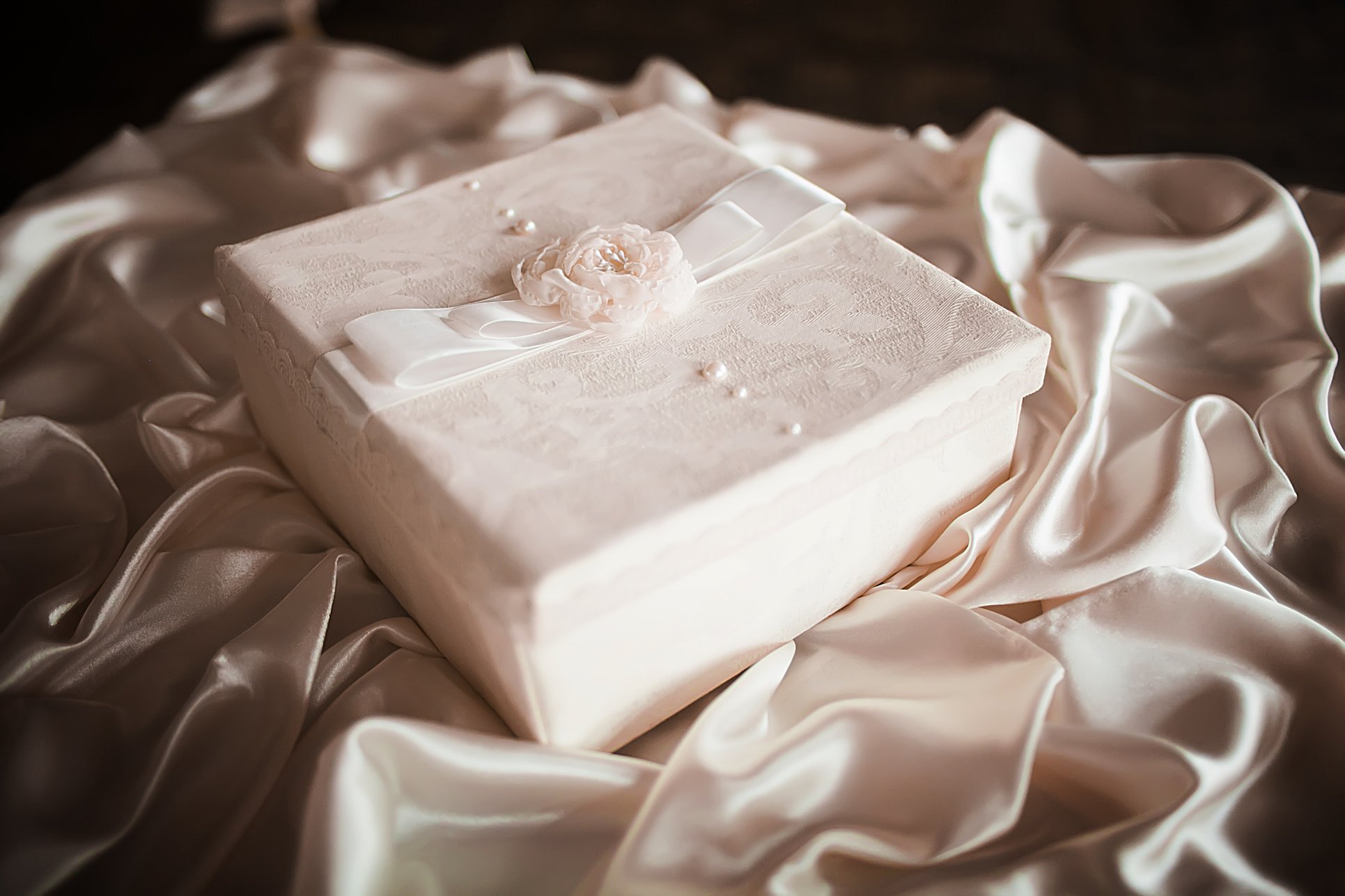 Wedding Gift Box on Silk 